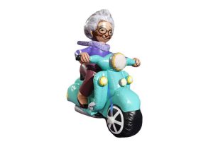 92-opblaasfiguren-sarah-op-scooter-1